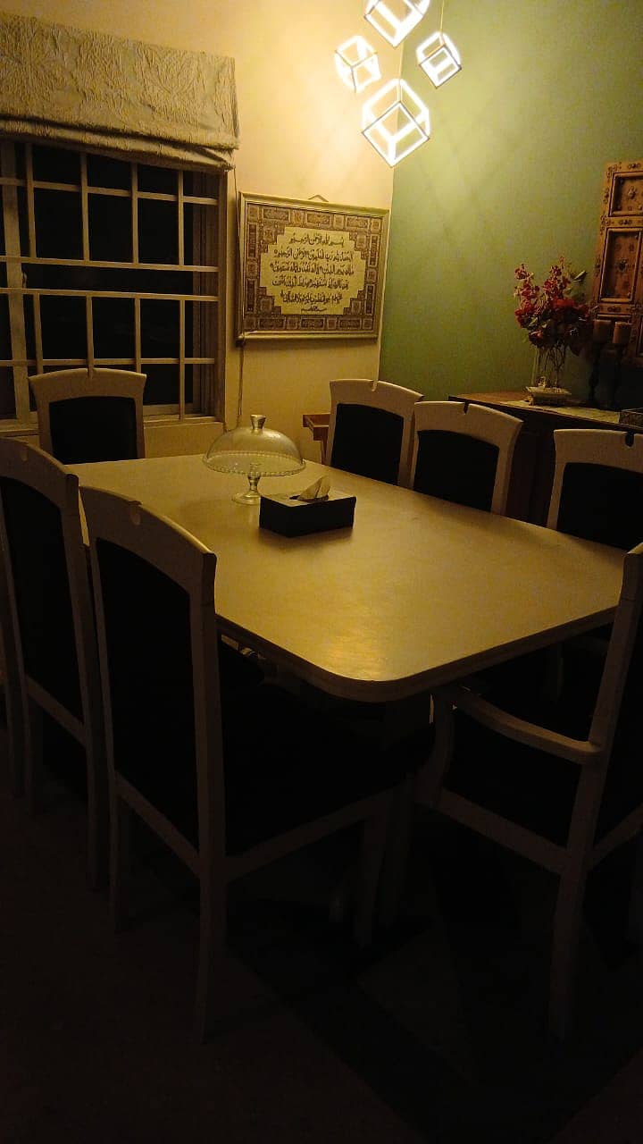 Dining table 0