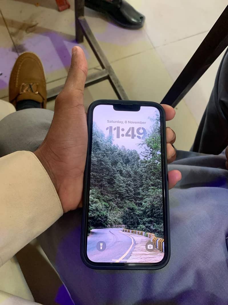 Apple iPhone 13 jv 4