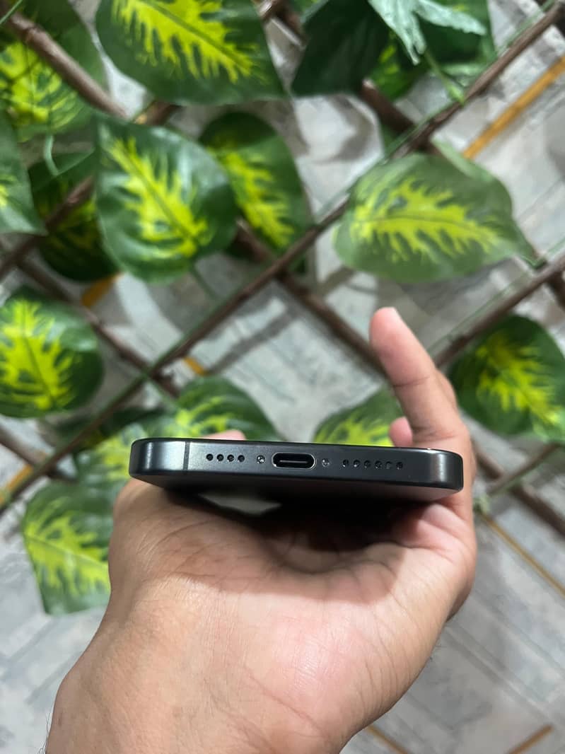 Apple iPhone 15 Pro Max 5