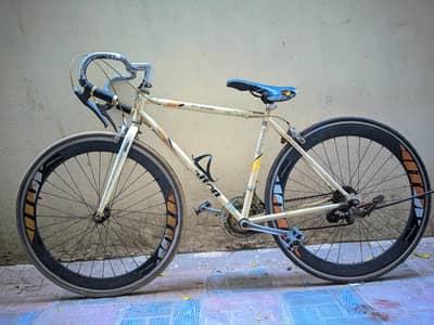 Road bicycle for sale_Stylish white frame with deep_ section wheels