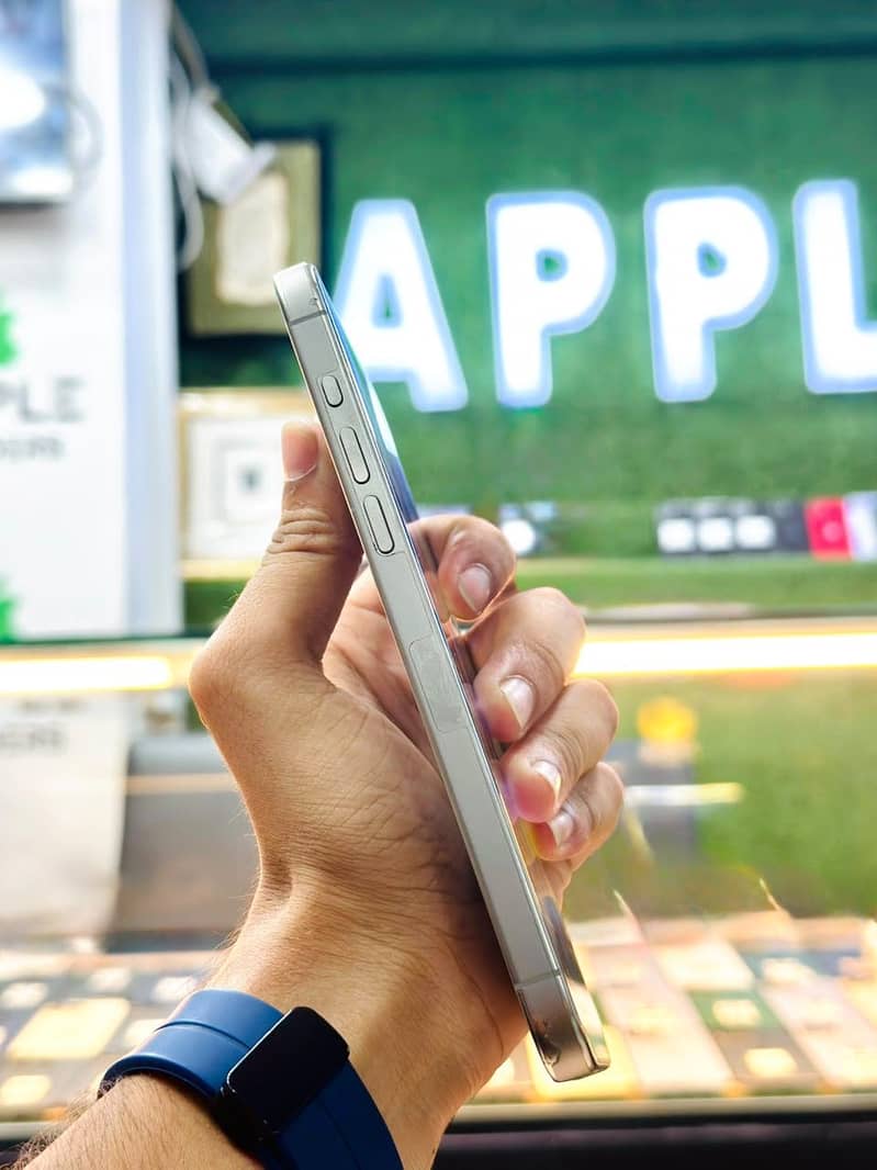 Iphone 15 pro max jv 3