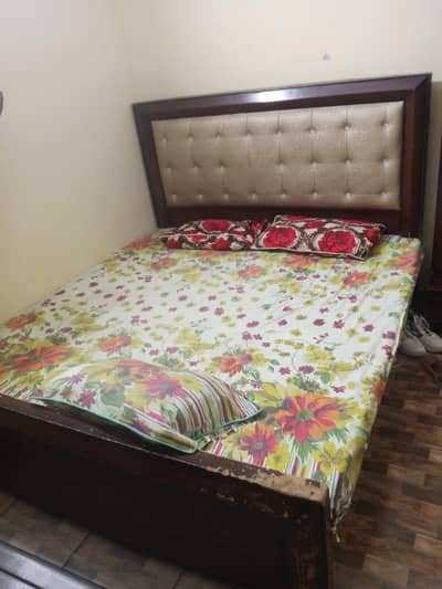 one dable bed and 7 seats soofa set and bed 2 side table
