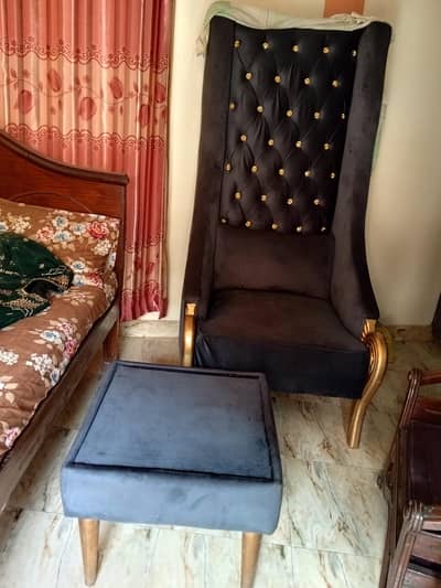 new brand new 2 sofa and table