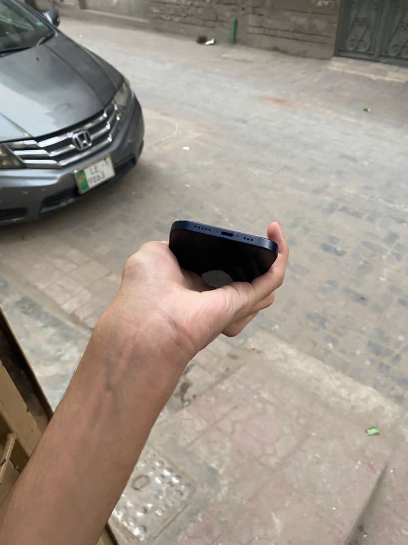 Apple iPhone 12 1