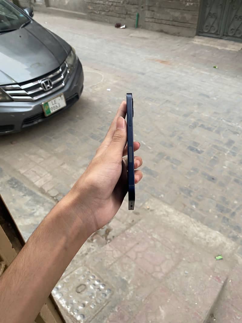 Apple iPhone 12 2