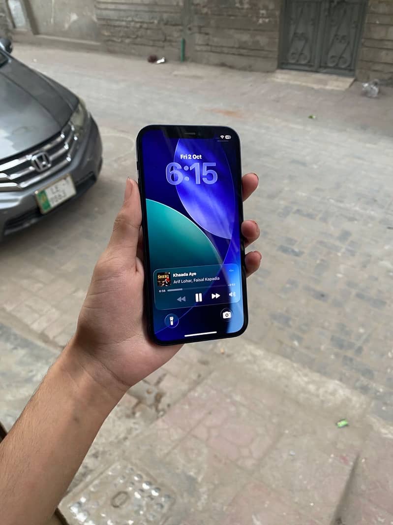 Apple iPhone 12 4