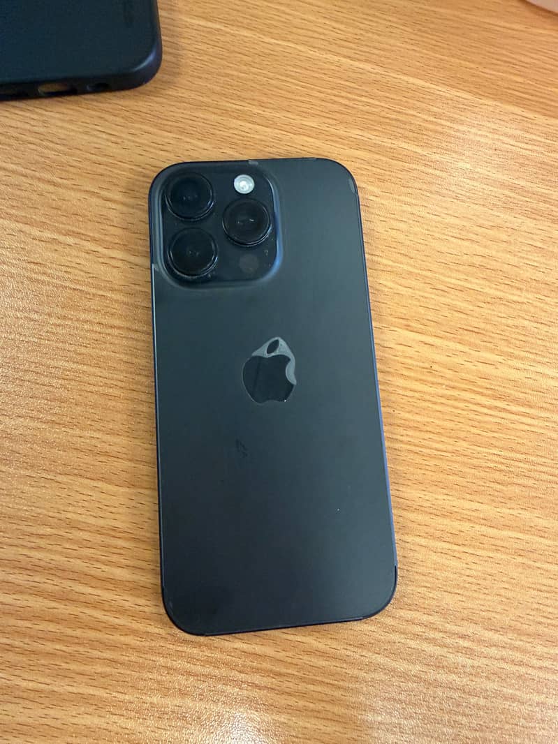 Apple iPhone 16 Pro 1