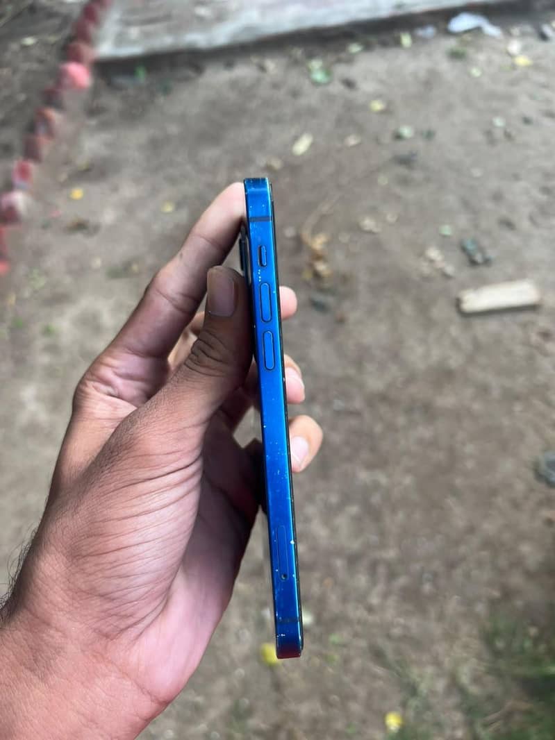 Apple iPhone 12 2