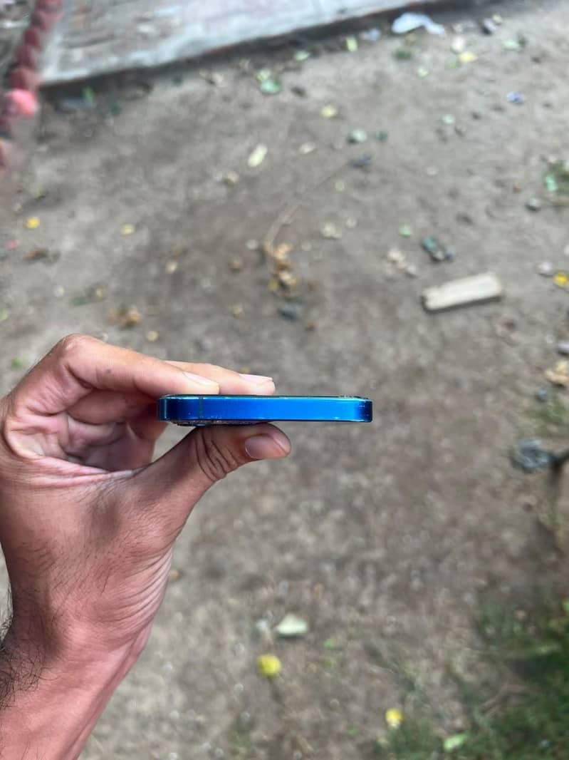 Apple iPhone 12 3