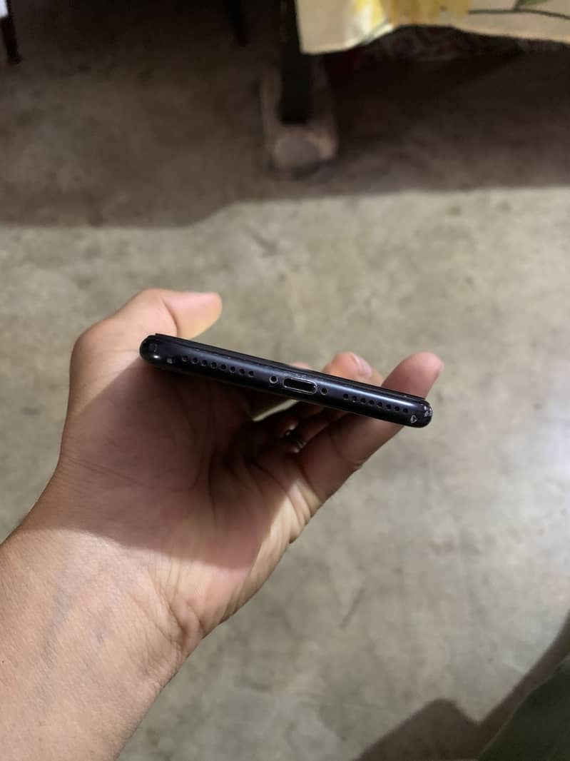 Apple iPhone 7 Plus 1