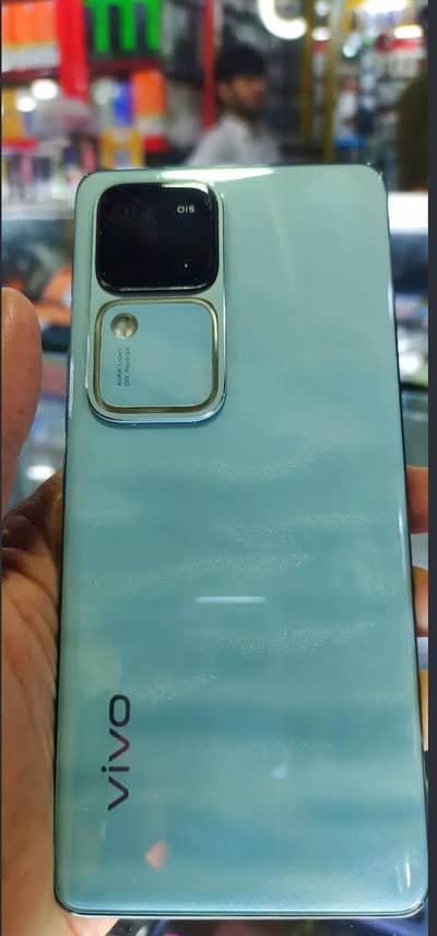 Vivo V30