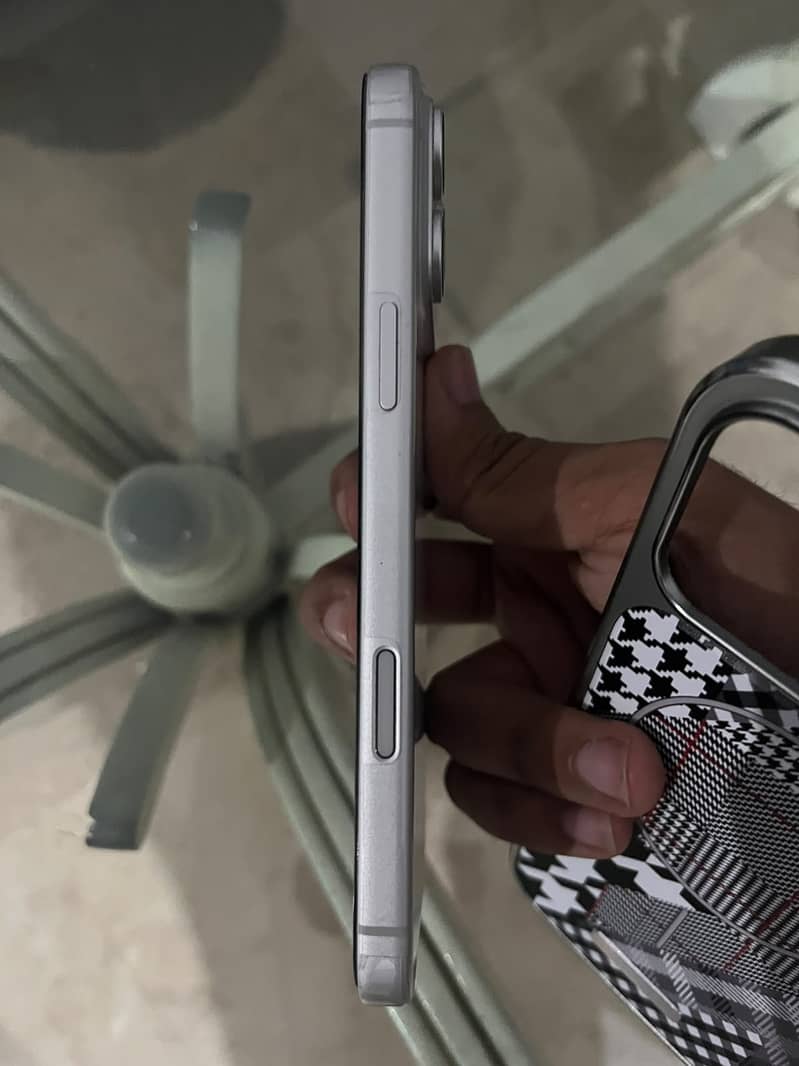 Apple iPhone 17 Pro Max 0