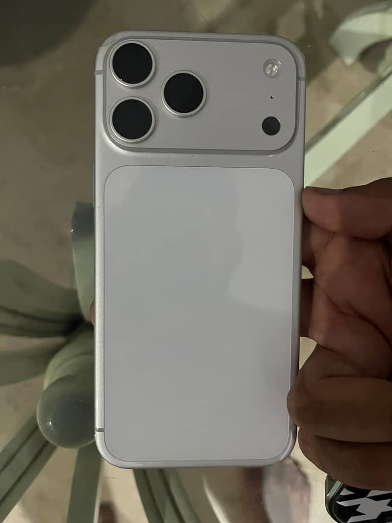 Apple iPhone 17 Pro Max 1