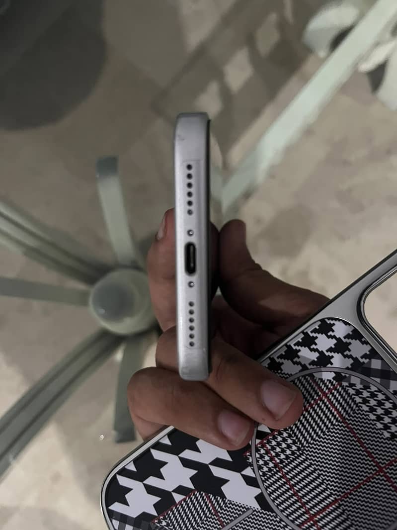 Apple iPhone 17 Pro Max 4