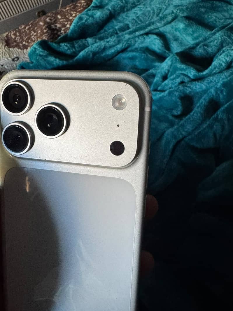 Apple iPhone 17 Pro Max 6