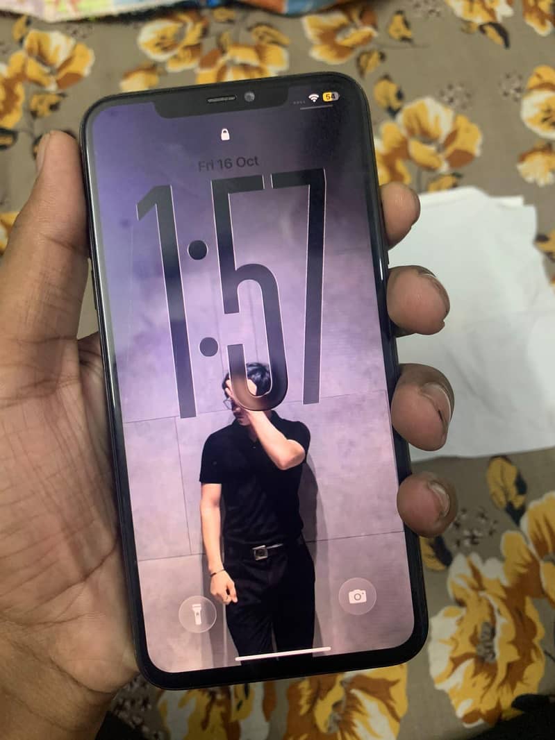 iphone 11 pro max 4