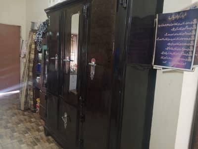 almari wardrobe xxl size big 3door new condition used only 8 months