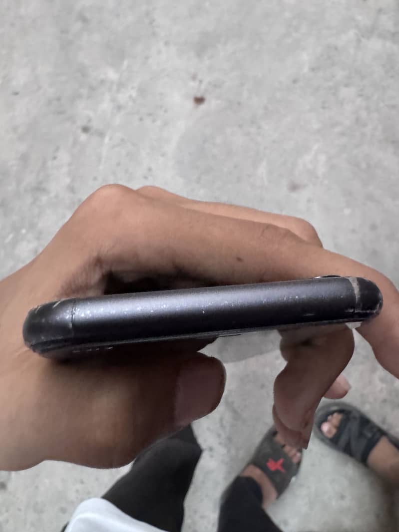 iPhone 11 3