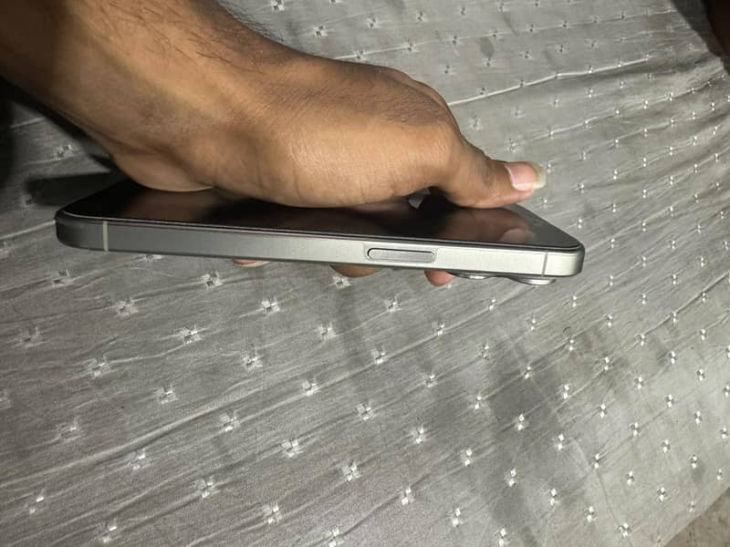 Apple iPhone 15 Pro 2