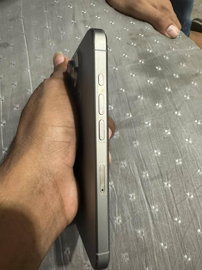 Apple iPhone 15 Pro 3