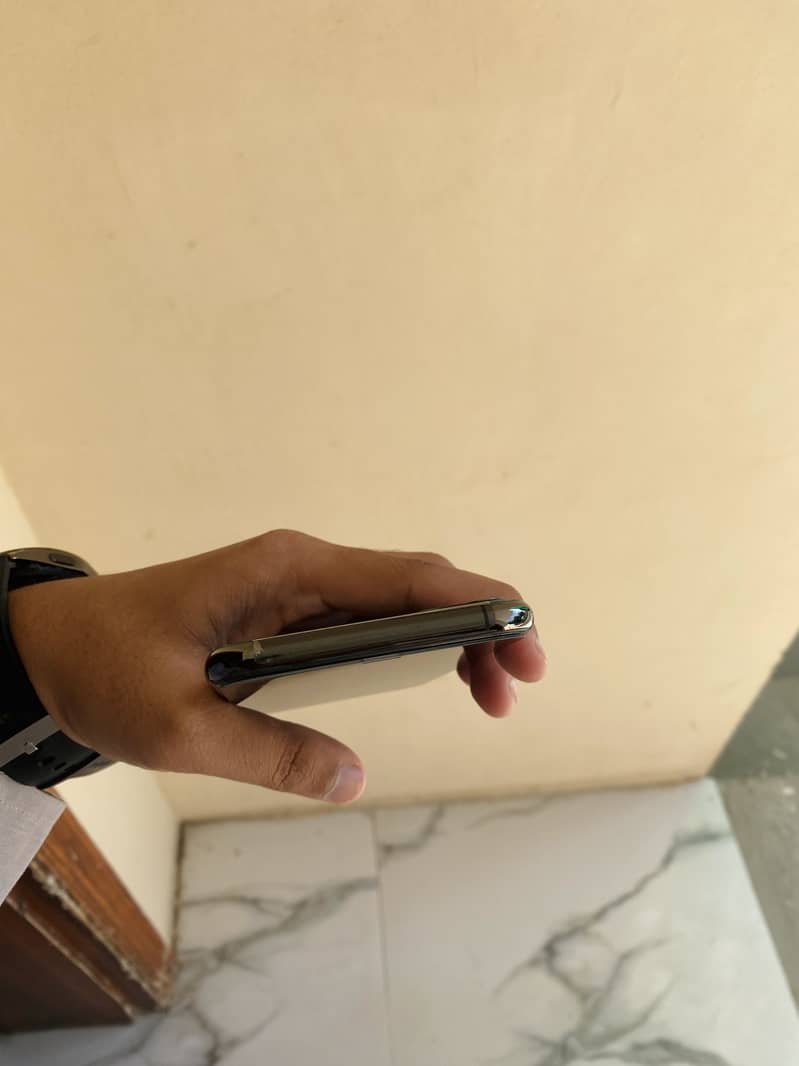 Apple iPhone 11 Pro Max 3