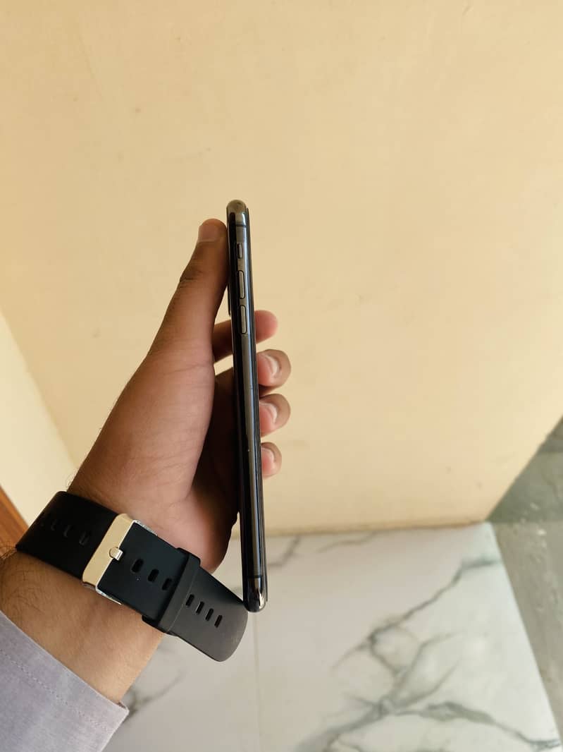 Apple iPhone 11 Pro Max 5