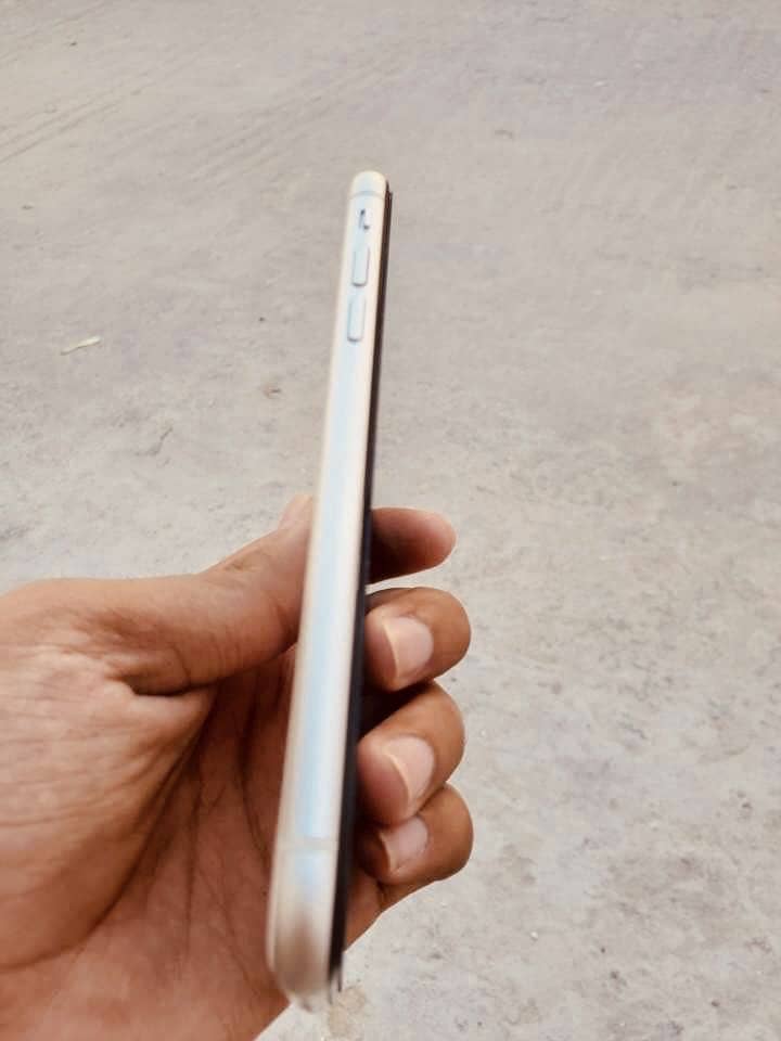 Apple iPhone 11 3