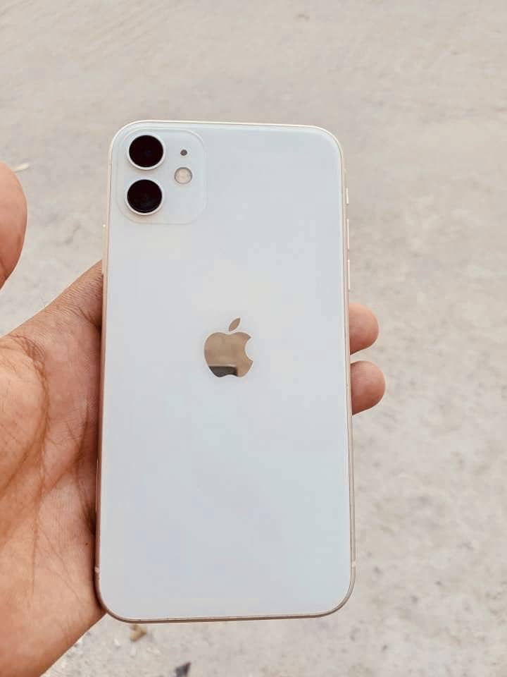 Apple iPhone 11 4