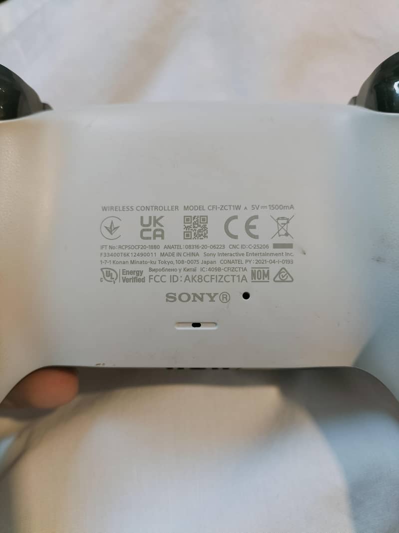 PS 5 controller 1