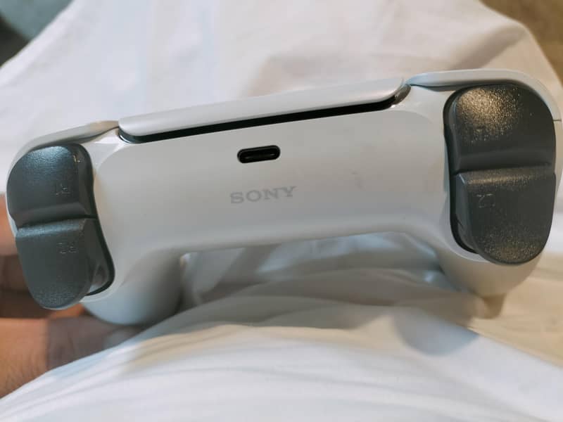 PS 5 controller 2