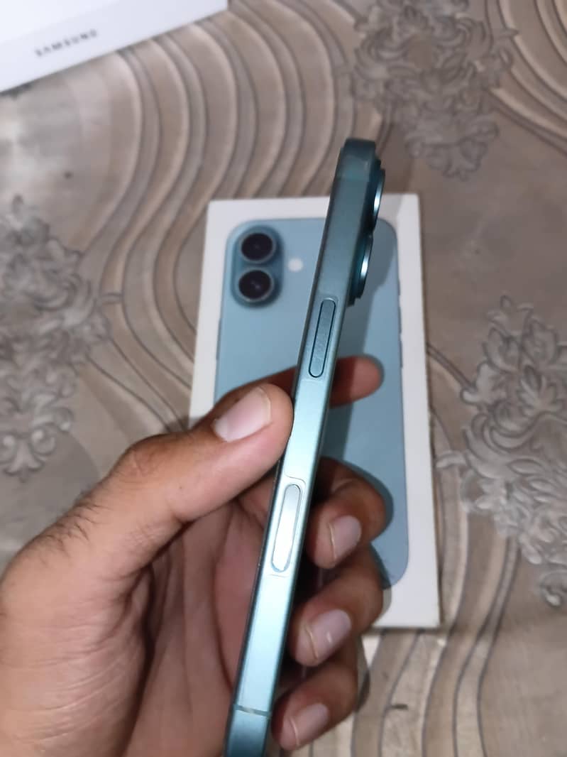Apple iPhone 16 1