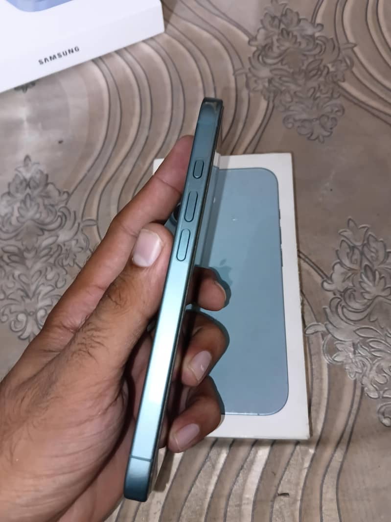 Apple iPhone 16 2