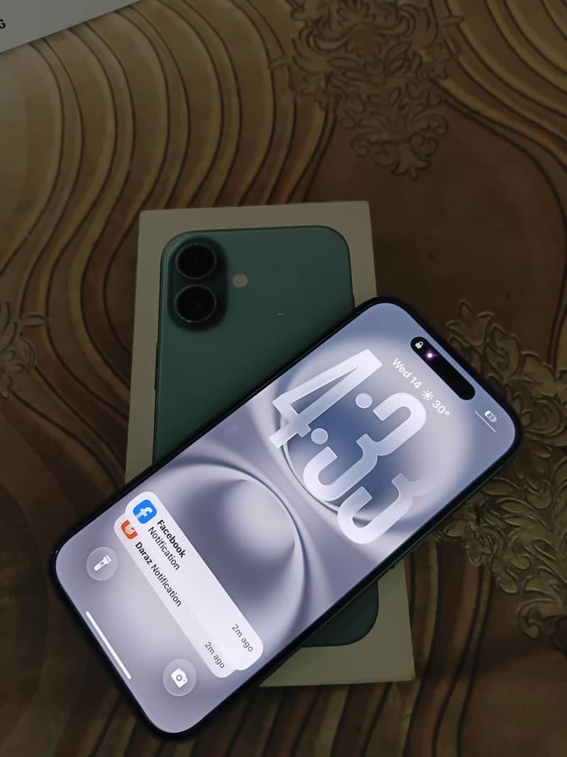 Apple iPhone 16 3