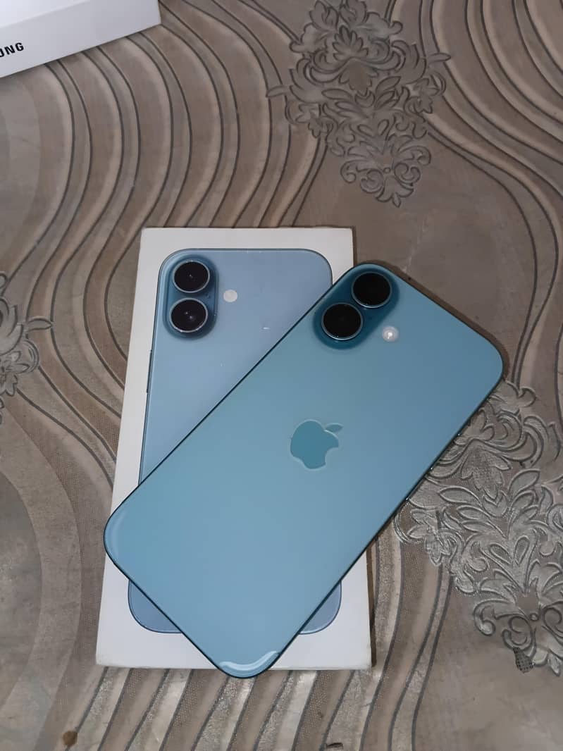 Apple iPhone 16 4