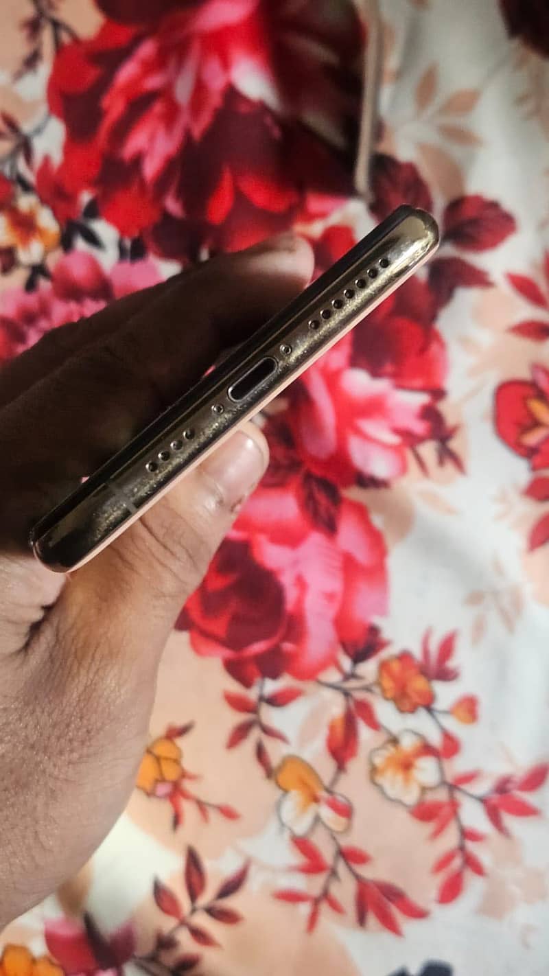 Apple iPhone XS MaX 4