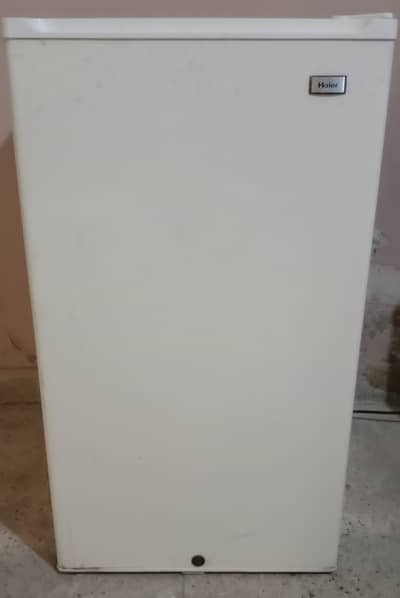 Haier Mini Fridge | Compact Refrigerator [HR-136WL]