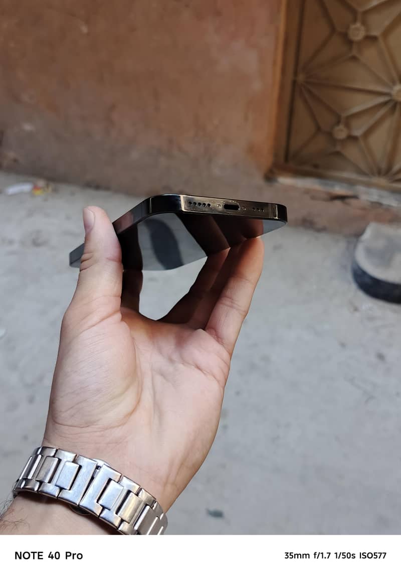 Apple iPhone 14 Pro 1