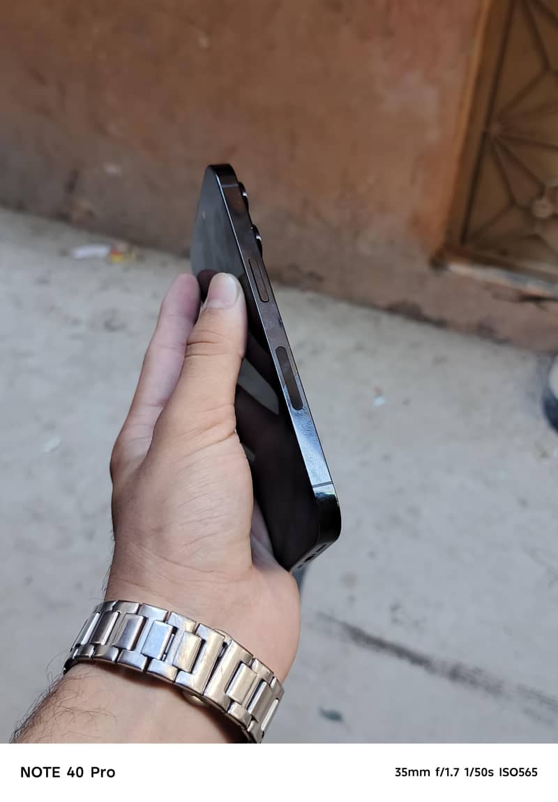 Apple iPhone 14 Pro 2