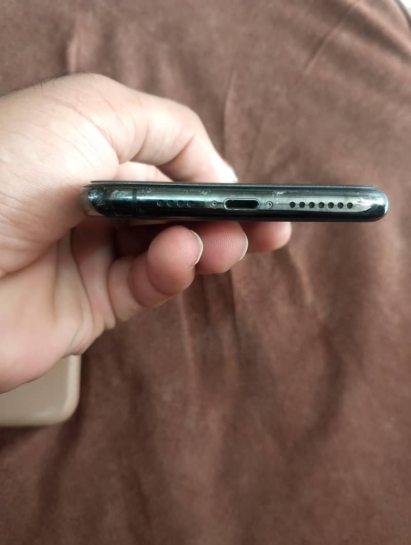 Apple iPhone 11 Pro Max 2