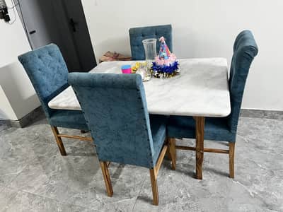Dining table for sale