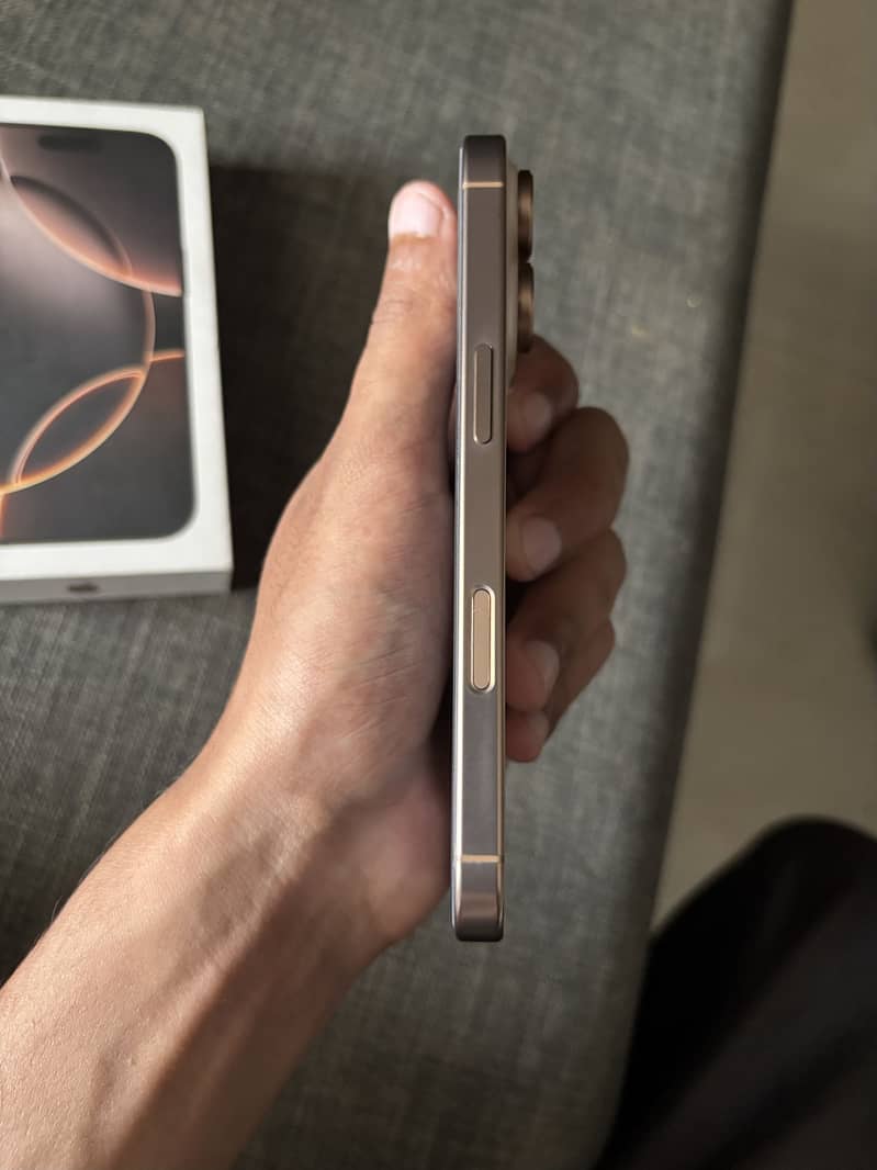 Apple iPhone 16 Pro 2