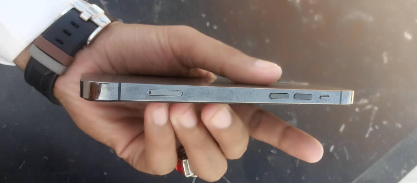 Apple iPhone 12 Pro 3