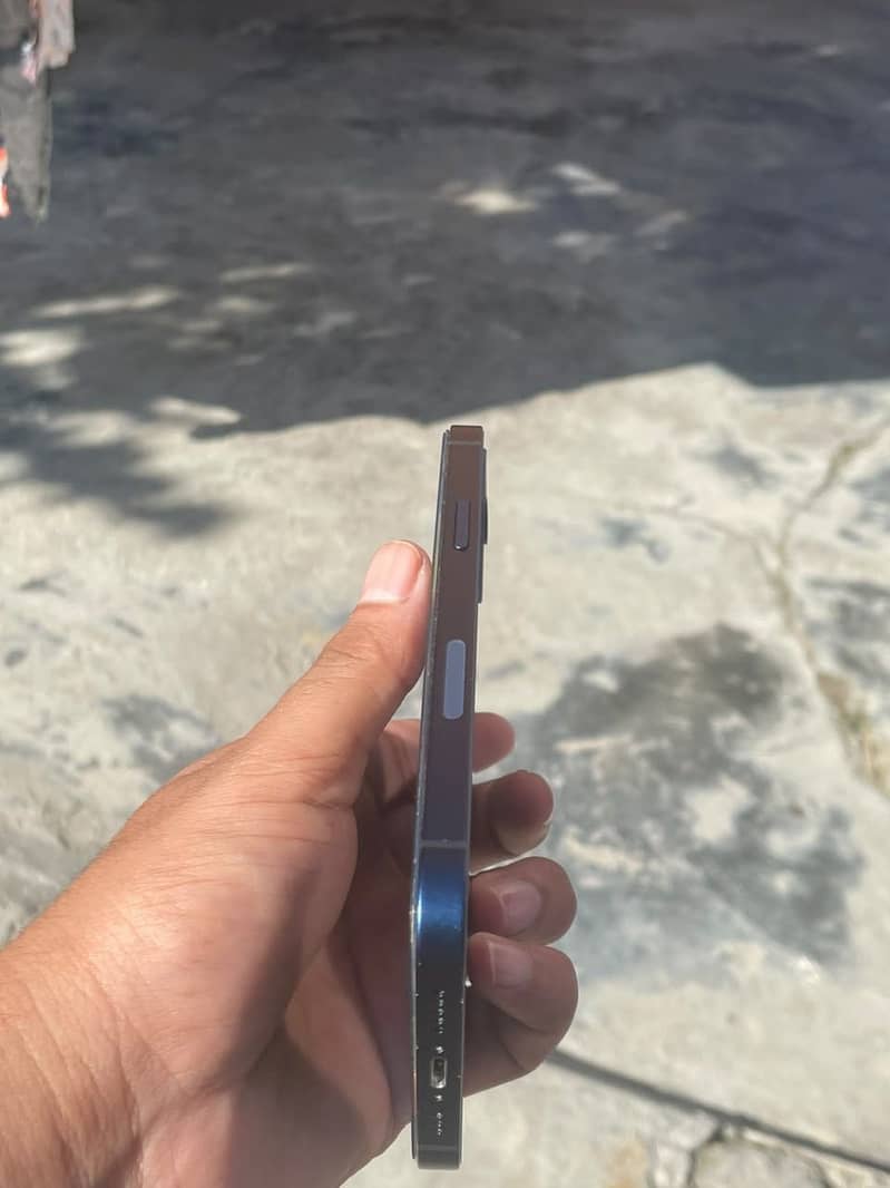 Apple iPhone 12 3