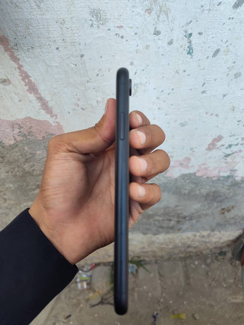 Apple iPhone XR 3