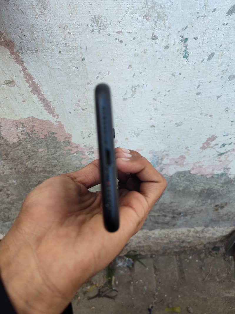 Apple iPhone XR 4