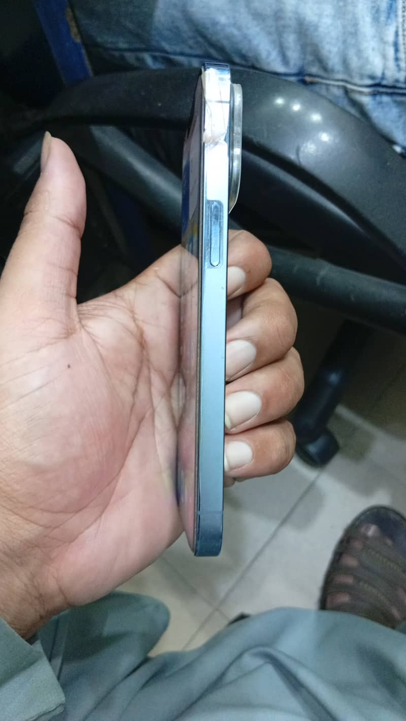 Apple iPhone 13 Pro 2