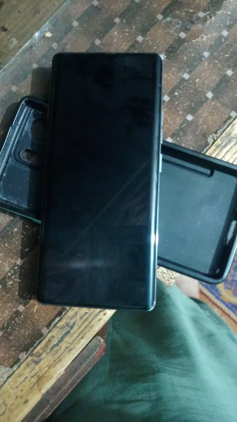 Tecno CAMON 40 Pro 1
