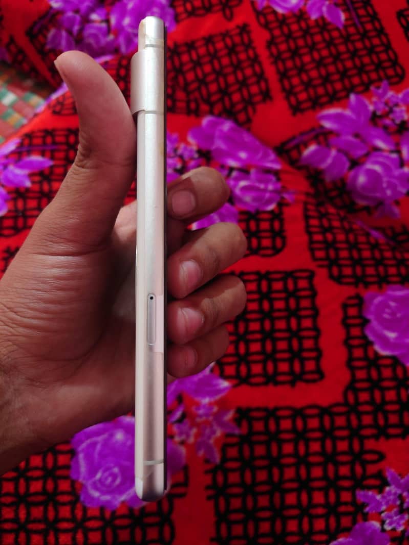 Google Pixel 7 4