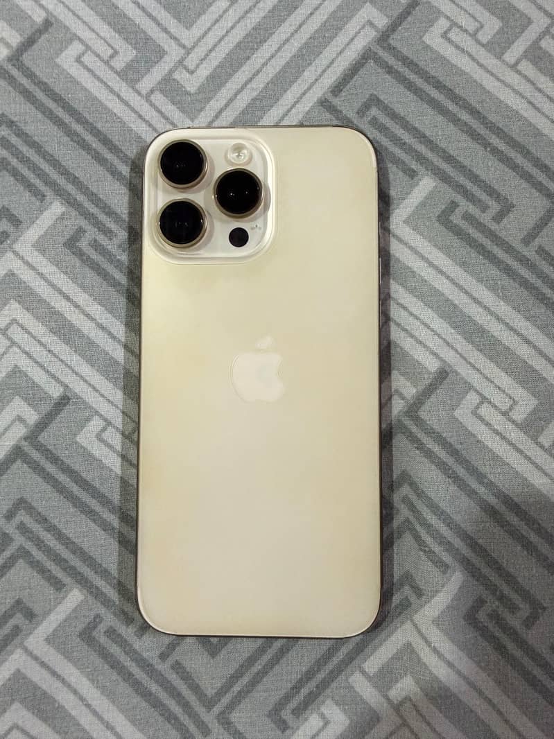 Apple iPhone 16 Pro Max 1