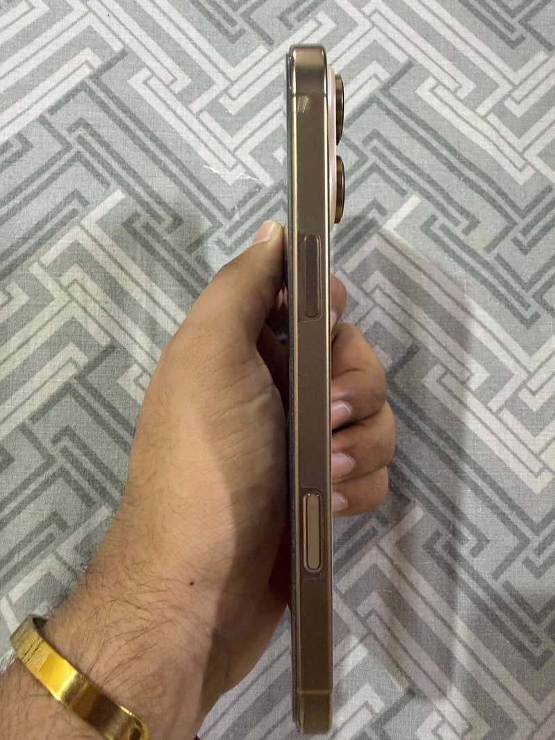 Apple iPhone 16 Pro Max 5